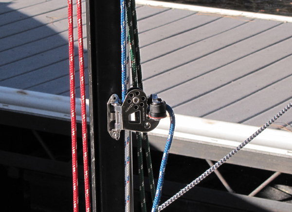 topping lift swivel block - closeup.jpg